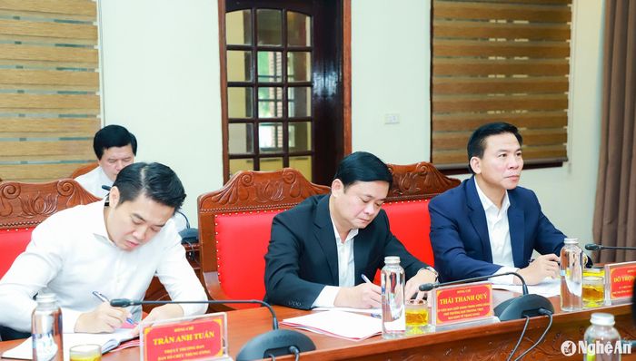 Các đồng chí lãnh đạo Ban Tổ chức Trung ương, Ban Kinh tế Trung ương dự cuộc làm việc. Ảnh: Thành Duy