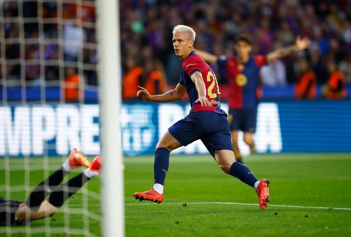 Olmo gia nhập Barcelona với giá 55 triệu euro từ RB Leipzig trong hè 2024. Tuyển thủ Tây Ban Nha giúp lối chơi của đội bóng xứ Catalonia trở nên biến ảo hơn.
