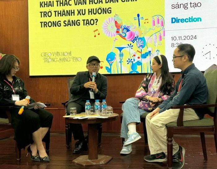 3 diễn giả gồm anh Trần Đức Minh, chị Nguyễn Thị Quỳnh Nga và KTS Lại Thành Tín chia sẻ trong tọa đàm. Ảnh: Phúc Nam