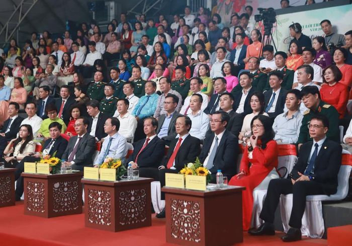  Các đại biểu tham dự chương trình. 