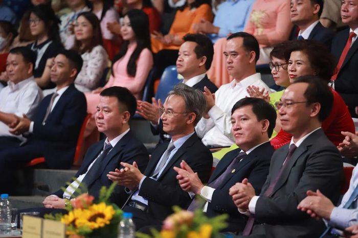  Các đại biểu tham dự chương trình. 