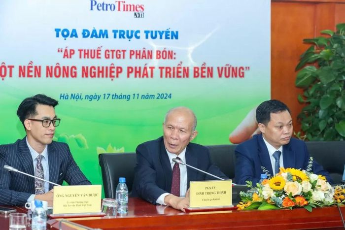 PGS.TS Đinh Trọng Thịnh (giữa), Chuyên gia kinh tế chia sẻ tại Tọa đàm