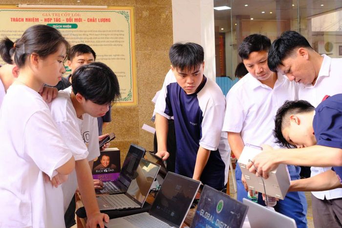 Dưới sự dẫn dắt của cô Hải, những cô cậu học trò miền núi đã tự tin khám phá, làm chủ kiến thức bộ môn Tin học để tham gia nhiều cuộc thi quan trọng của tỉnh, khu vực và Quốc gia. Ảnh tư liệu: Thanh Quỳnh