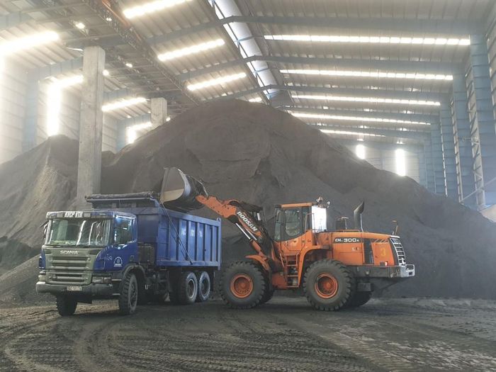 Công ty Kho vận và cảng Cẩm Phả đảm bảo cấp than cho Nhiệt điện Mông Dương