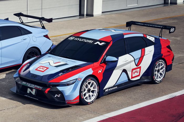 Chiếc xe được lấy cảm hứng từ các mẫu xe đua Hyundai Elantra N TCR, vốn đã và đang tham gia các giải đua TCR Touring Car và giành được nhiều chiến thắng ấn tượng.