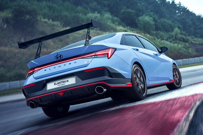 Hyundai Elantra N TCR Edition sẽ chính thức trình làng tại Hàn Quốc vào tháng 12 năm nay. Mẫu xe hiệu năng cao này cũng được giới thiệu đến các thị trường tiềm năng khác như Mỹ hay Australia vào năm 2025.