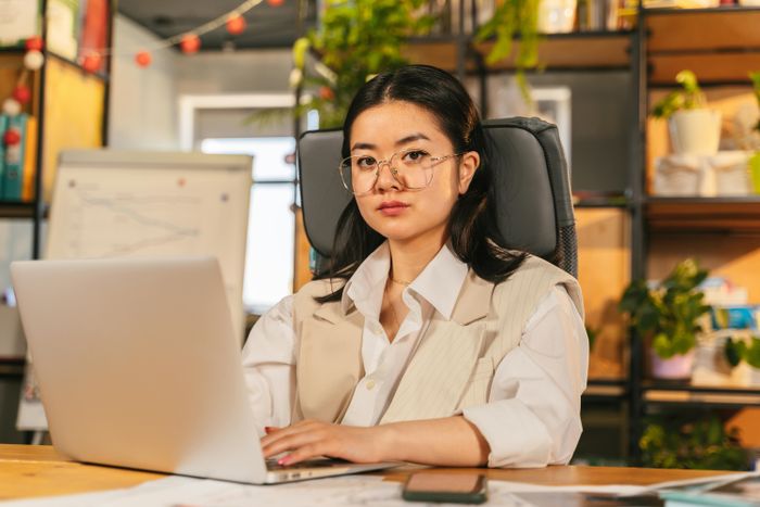  Cư dân mạng phản đối, cho rằng đến giờ tan làm, nhân viên có quyền được nghỉ ngơi. Ảnh minh họa: Anthonyshkraba Production/Pexels. 
