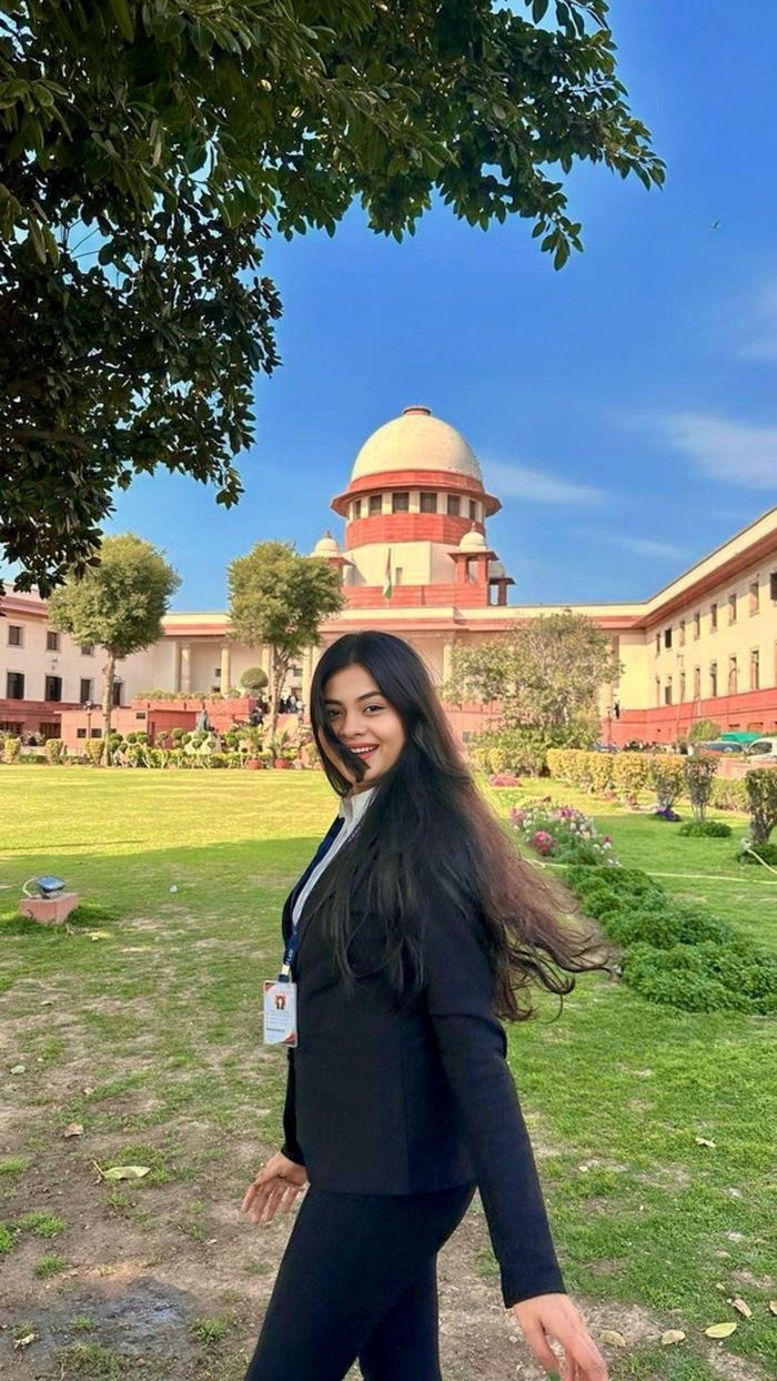  Luật sư Adv. Ayushi Doshi bị cộng đồng mạng đánh giá thiếu chuyên nghiệp khi đăng tải tin nhắn riêng tư của nhân viên lên mạng xã hội. Ảnh: @AyushiiDoshiii/X.