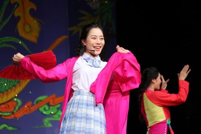 Nhân vật Lucy đưa khán giả trở về với quá khứ, gặp gỡ các nhân vật trong vở chèo “Quan Âm Thị Kính”
