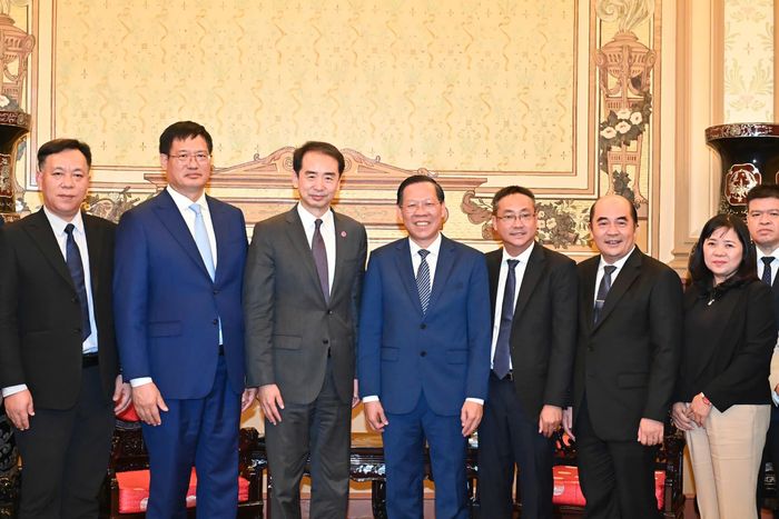  Các đại biểu chụp hình lưu niệm. Ảnh: VIỆT DŨNG 
