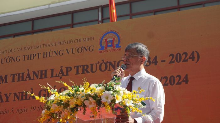  Giám đốc Sở GD-ĐT TPHCM Nguyễn Văn Hiếu phát biểu tại Lễ kỷ niệm 90 năm thành lập Trường THPT Hùng Vương 