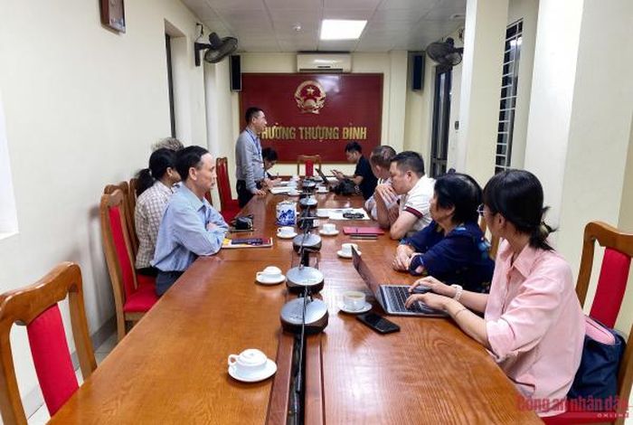 Toàn cảnh buổi làm việc.