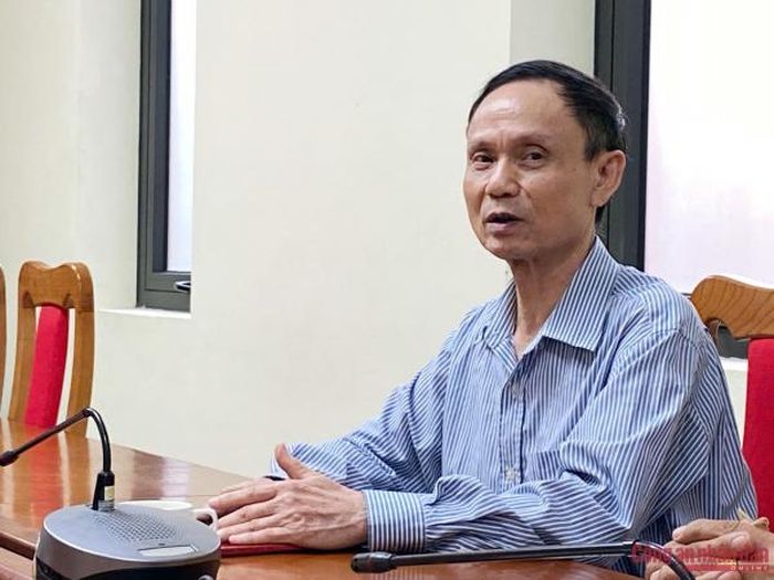 Ông Nguyễn Đình Quế, Bí thư Chi bộ Khu dân cư Cơ khí 2B phát biểu tại buổi làm việc.