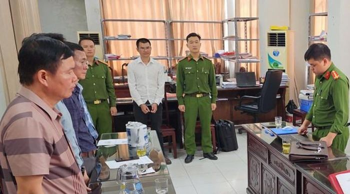Cơ quan chức năng thi hành lệnh bắt, khám xét khẩn cấp nơi ở, nơi làm việc của Nguyễn Văn Vinh