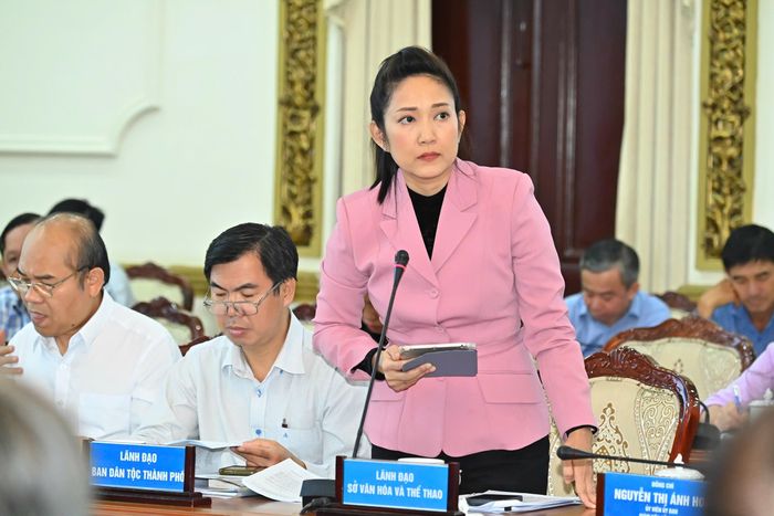  Phó Giám đốc Sở VH-TT Nguyễn Thị Thanh Thúy thảo luận tại cuộc họp. Ảnh: VIỆT DŨNG 