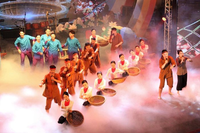 CLB Dân ca ví giặm huyện Hưng Nguyên trong một buổi biểu diễn. Ảnh: Trung tâm Văn hóa huyện Hưng Nguyên cung cấp