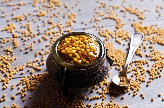 Hạt mù tạt chứa nhiều chất dinh dưỡng giúp cải thiện quá trình tiêu hóa, thúc đẩy làn da khỏe mạnh và khớp linh hoạt...