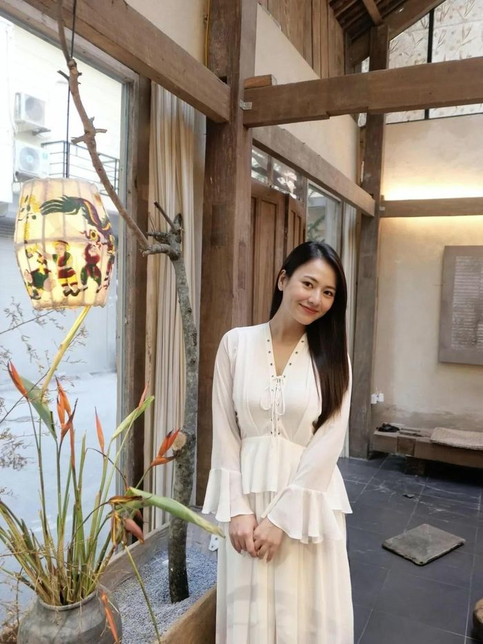 Việt Hoa phim Độc đạo đẹp dịu dàng.