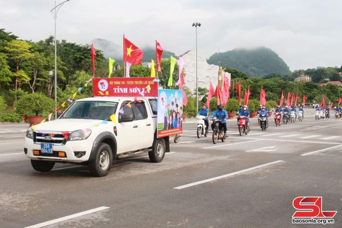 Xe tuyên truyền lưu động của Trung tâm Văn hóa - Điện ảnh tỉnh.