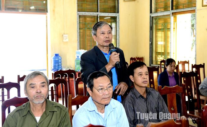  Cử tri xã Trung Môn phát biểu ý kiến tại hội nghị. Ảnh: Quốc Việt