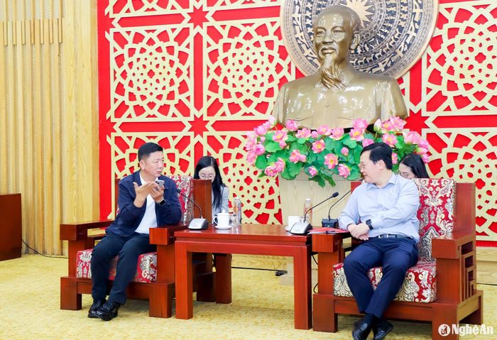 Phó Chủ tịch Tập đoàn Luxshare - ICT Vương Lai Thăng gửi lời cảm ơn chân thành nhất vì sự đồng hành, hỗ trợ, giúp đỡ của lãnh đạo tỉnh Nghệ An và các cơ quan, đơn vị, địa phương của tỉnh dành cho tập đoàn trong suốt thời gian qua. Ảnh: Phạm Bằng