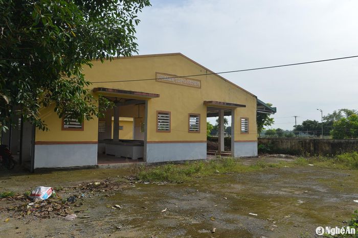 Khu vực chợ thực phẩm tươi sống thuộc Dự án LIFSAP chợ Bài Sơn, huyện Đô Lương vừa xây xong đã bỏ hoang. Ảnh: Văn Trường