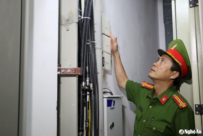 Kiểm tra hệ thống điện tại một công trình. Ảnh minh họa: Đ.C