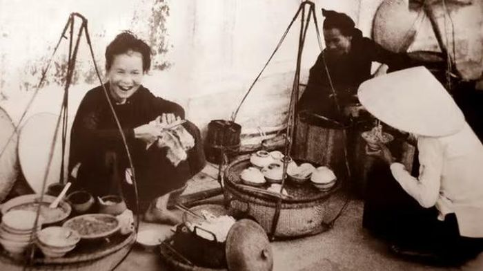 Một gánh bún bò Huế xưa ở Huế (ảnh tư liệu)