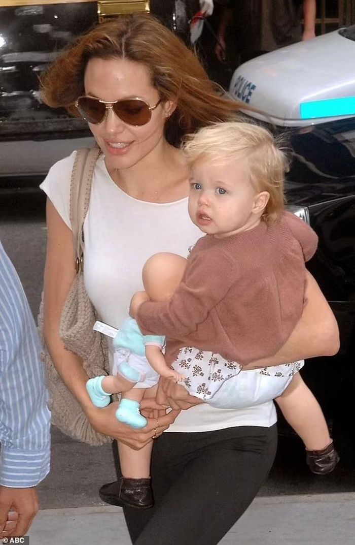 Angelina và Brad chào đón con gái Shiloh vào tháng 5/2006 - và được sinh ra bởi một trong những cặp đôi nổi tiếng nhất thế giới có nghĩa là cô bé ngay lập tức trở thành tâm điểm chú ý