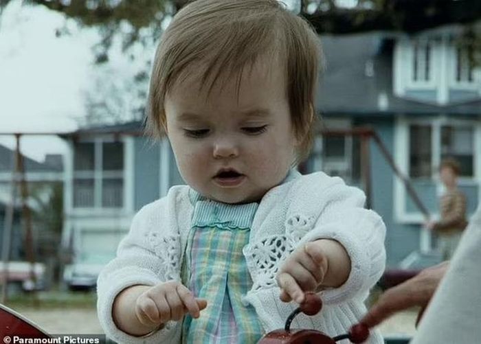 Shiloh xuất hiện trong bộ phim "The Curious Case of Benjamin Button" với cha Brad Pitt trước khi cô được hai tuổi