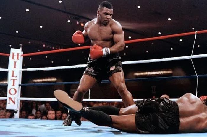 Mike Tyson sở hữu những cú ra đòn đầy uy lực