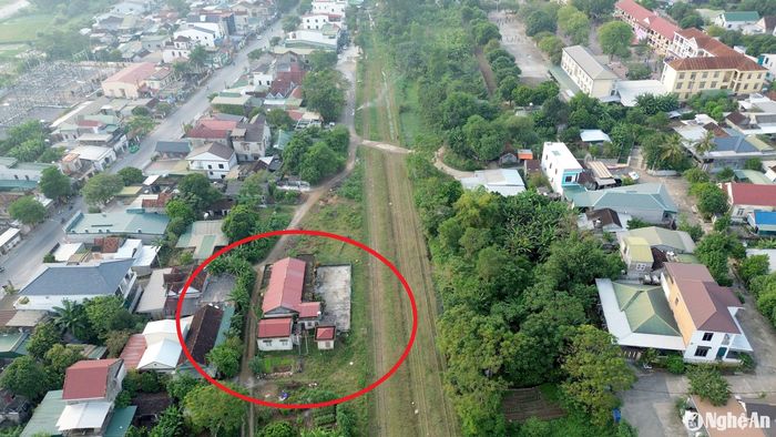 Nhà ga Nghĩa Đàn (khoanh đỏ), nhìn từ trên cao. Ảnh: Tiến Đông