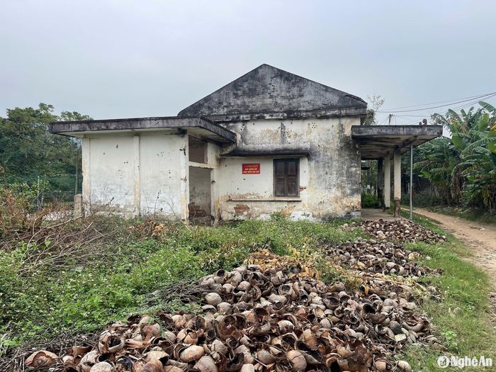Xung quanh nhà ga Nghĩa Đàn trở nên nhếc nhác. Ảnh: Tiến Đông