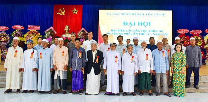 Đổi mới phương thức xây dựng và tổ chức thực hiện chính sách đối với vùng dân tộc thiểu số và miền núi