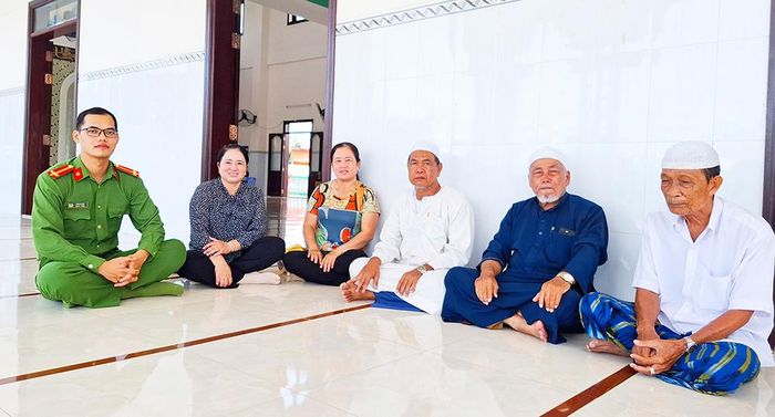 Nâng cao chất lượng hệ thống chính trị cơ sở, giữ vững quốc phòng - an ninh vùng đồng bào dân tộc thiểu số và miền núi