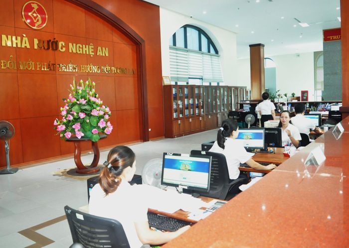 Kho bạc Nhà nước Nghệ An thực hiện giao dịch trên hệ thống dịch vụ công trực tuyến. Ảnh: P.V