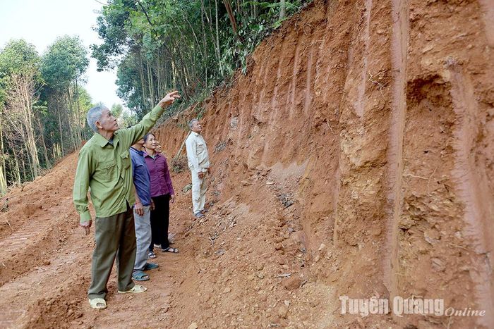 Ông Hà Văn Đồ, Bí thư chi bộ thôn Bản Lằn cho biết, nhân dân vô cùng phấn khởi vì sự vào cuộc của chính quyền trong ổn định chỗ ở cho người dân.