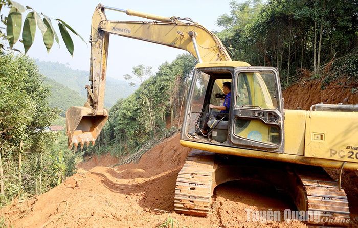 Vị trí nơi ở mới của người dân thuộc khu vực đồi Pom Dảo đang được gấp rút thi công.