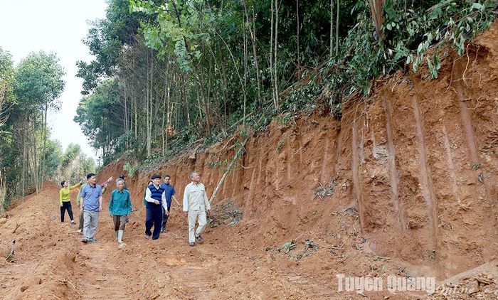 Các hộ dân Bản Lằn không giấu nổi niềm vui khi cuối năm nay sẽ được di chuyển đến nơi ở mới an toàn.