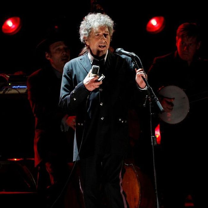 Gai góc và rất nổi tiếng, nhưng Bob Dylan không tiếc lời ca ngợi Leonard Cohen