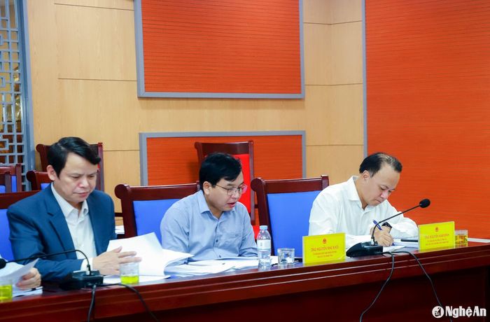 Các đồng chí lãnh đạo HĐND tỉnh dự phiên thẩm tra. Ảnh: Thành Duy