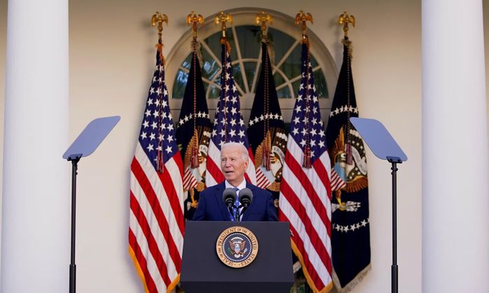  Trong bài phát biểu từ Vườn Hồng Nhà Trắng, ông Biden cho biết: "Theo thỏa thuận đạt được hôm nay, có hiệu lực vào lúc 4h sáng mai, giờ địa phương, giao tranh trên khắp biên giới Lebanon - Israel sẽ chấm dứt". Ảnh: Nathan Howard/Reuters. 