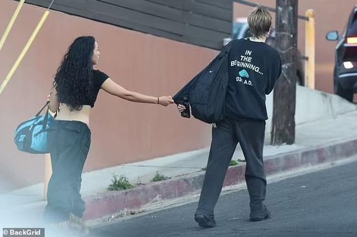 Angelina chia sẻ: "Không đứa con nào của tôi muốn xuất hiện trước ống kính máy quay vào thời điểm này"
