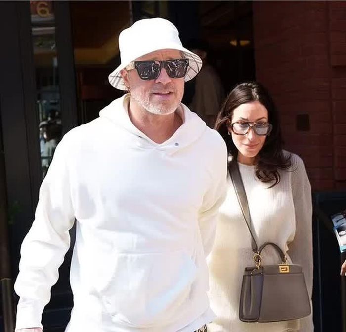 Brad Pitt và Ines 'vô cùng hạnh phúc' trong mối tình kéo dài gần hai năm (ảnh chụp vào tháng 9)