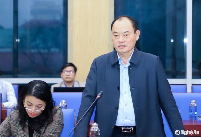 Trưởng Ban quản lý Khu kinh tế Đông Nam Lê Tiến Trị phát biểu tại phiên họp. Ảnh: Phạm Bằng