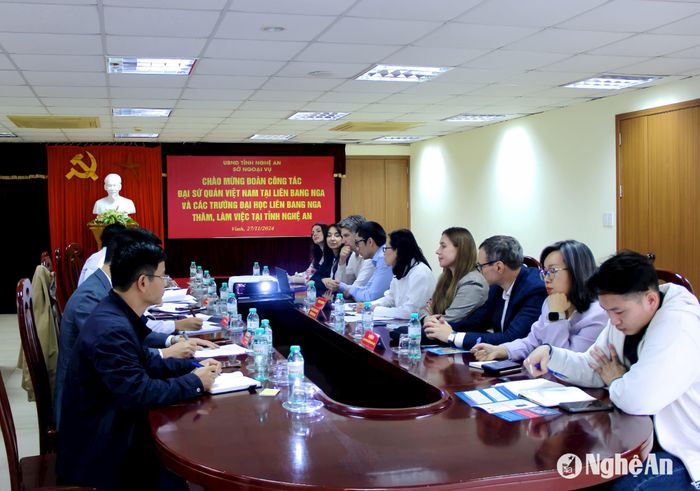 Sở Ngoại vụ Nghệ An làm việc với đoàn công tác Đại sứ quán Việt Nam tại Liên bang Nga và các trường đại học Liên bang Nga. Ảnh: Mỹ Nga