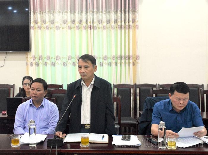 Lãnh đạo huyện Tủa Chùa phát biểu làm rõ nội dung báo chí phản ánh.