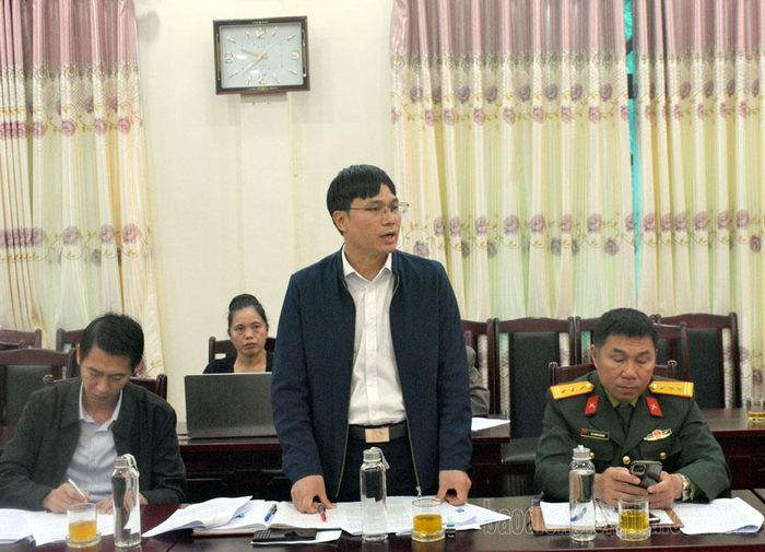 Lãnh đạo TP. Điện Biên Phủ trao đổi làm rõ nội dung về ô nhiễm môi trường.