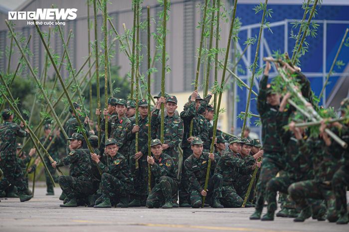 Triển lãm sẽ diễn ra trong 4 ngày (từ 19/12 đến 22/12) tại sân bay Gia Lâm. Ngoài các hoạt động chung, ban tổ chức sẽ dành khoảng thời gian dài để Nhân dân tham quan triển lãm.