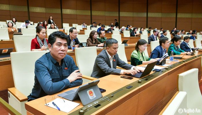 Các ĐBQH đoàn Nghệ An tại phiên làm việc sáng 28/11. Ảnh: Nam An